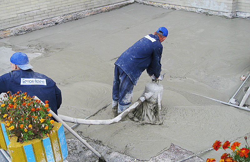 Устройство теплоизолирующих плит по грунту
